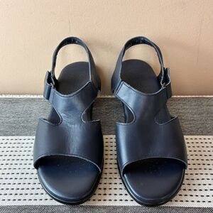 SAS Suntimer Comfort Heel Strap Sandals Navy Blue Leather Open Toe Size 7 Wide